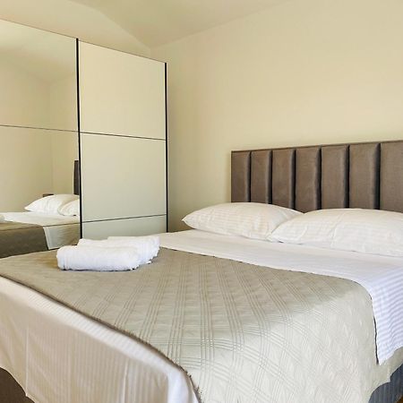 West Apartments Zadar Buitenkant foto
