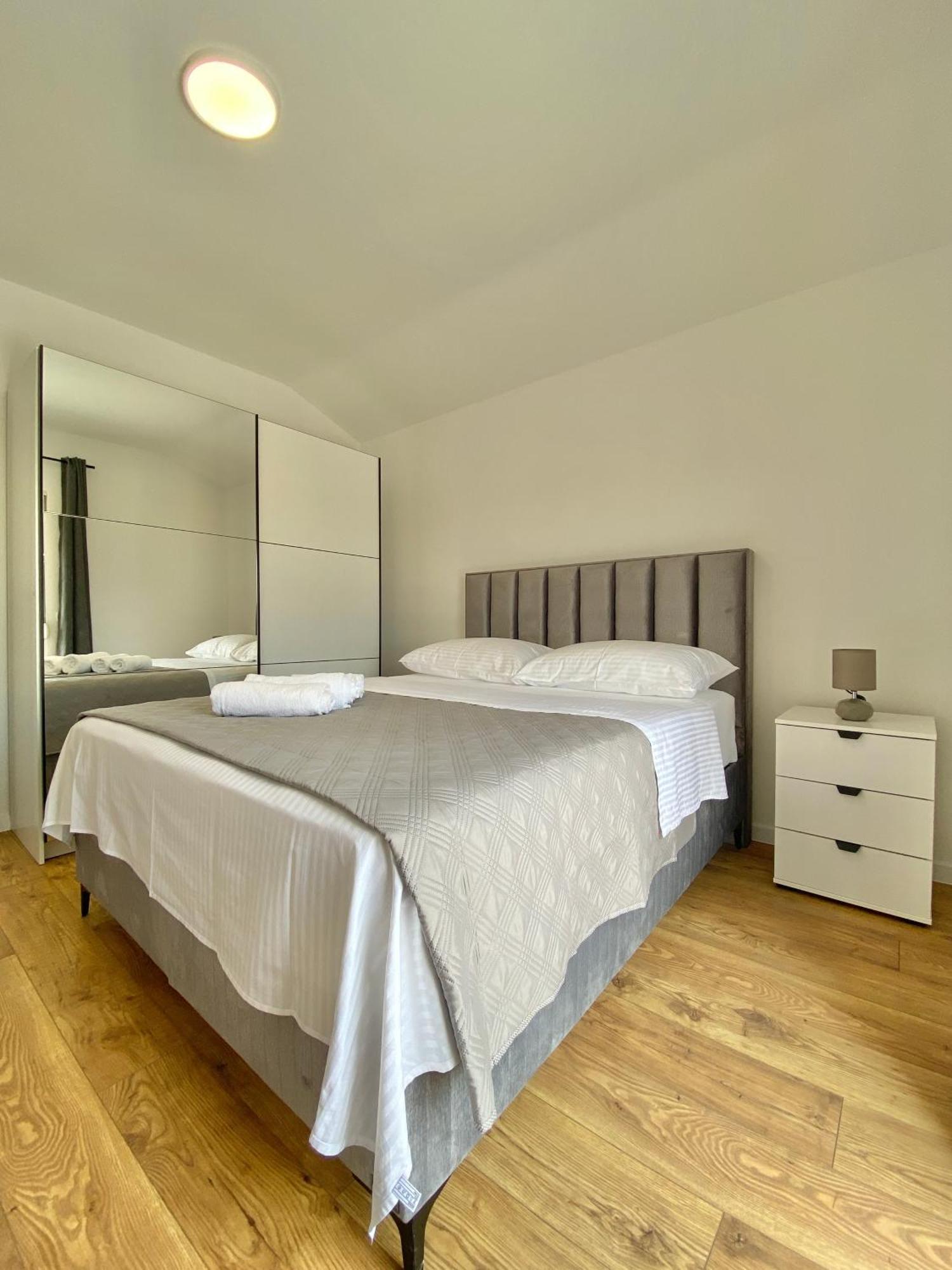 West Apartments Zadar Buitenkant foto